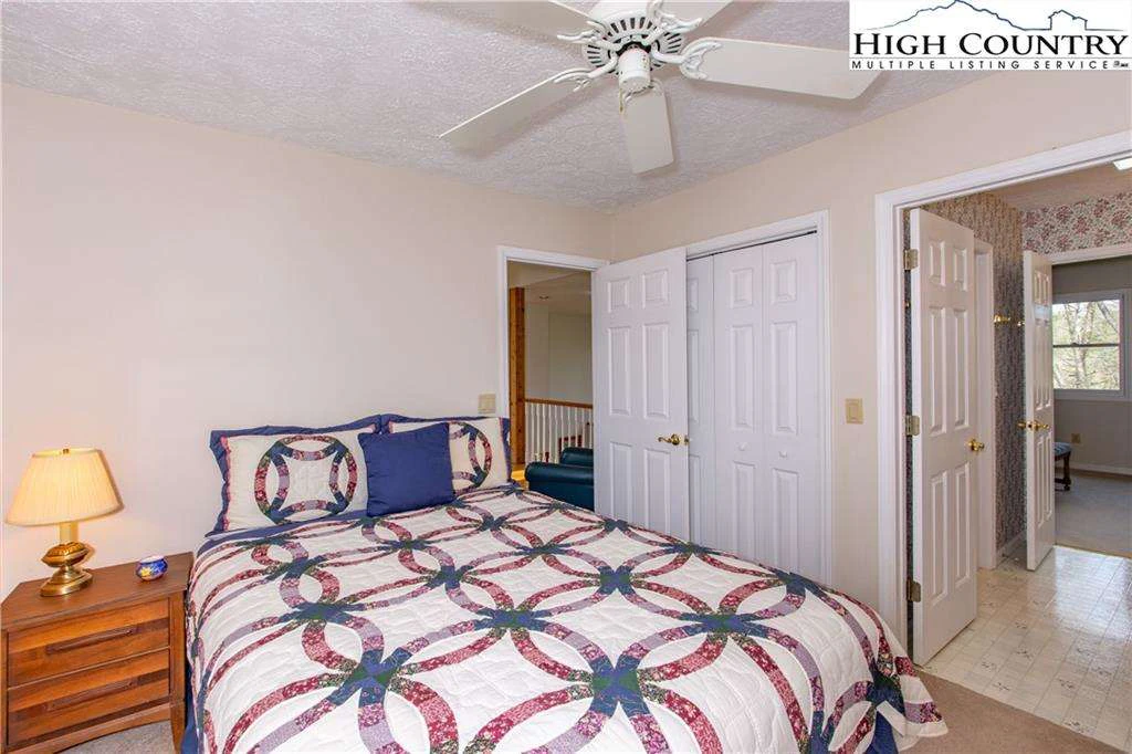 Image number 13 for the current listing