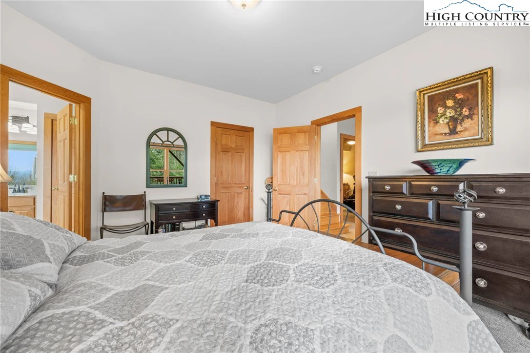 Image number 7 for the current listing