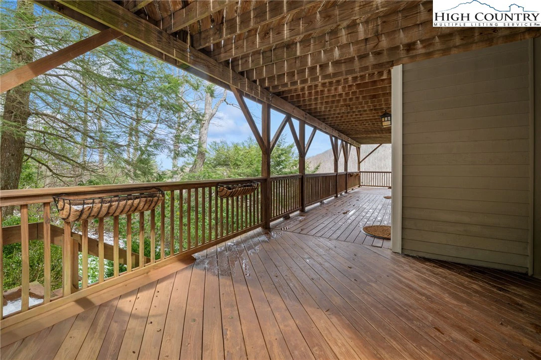 Image number 18 for the current listing