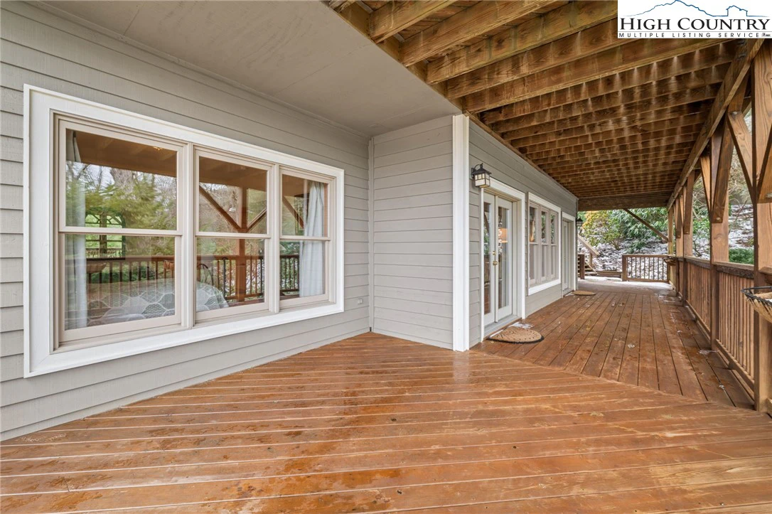 Image number 19 for the current listing