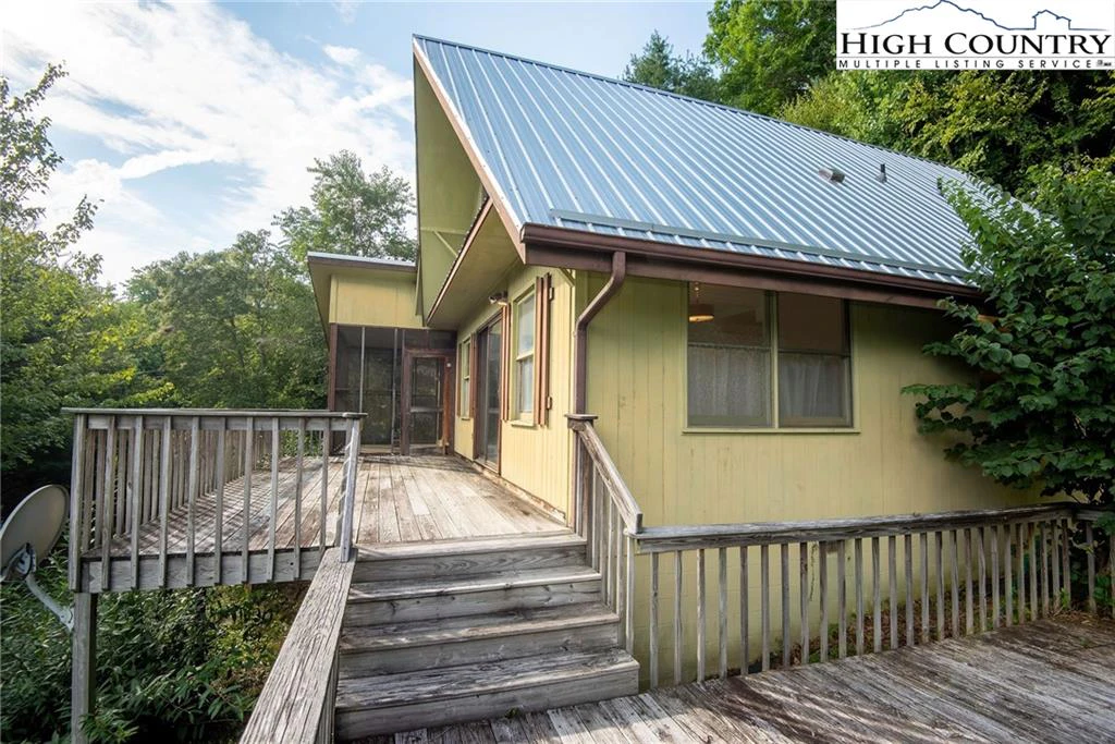 Image number 1 for the current listing