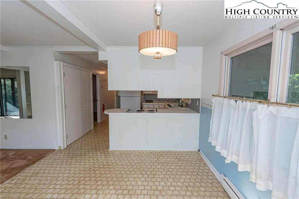 Image number 12 for the current listing