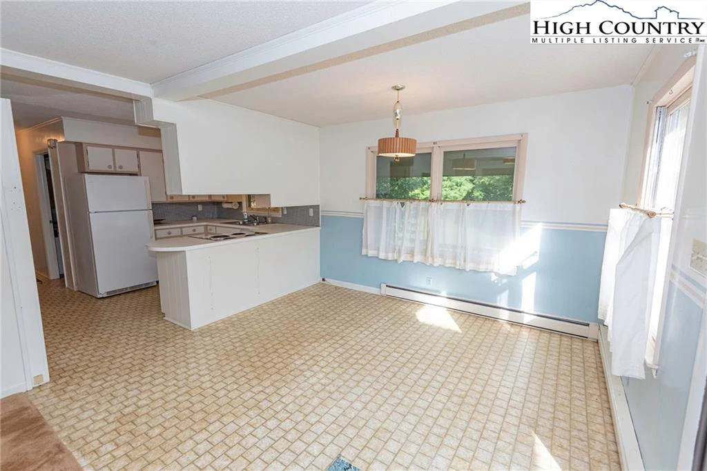 Image number 3 for the current listing