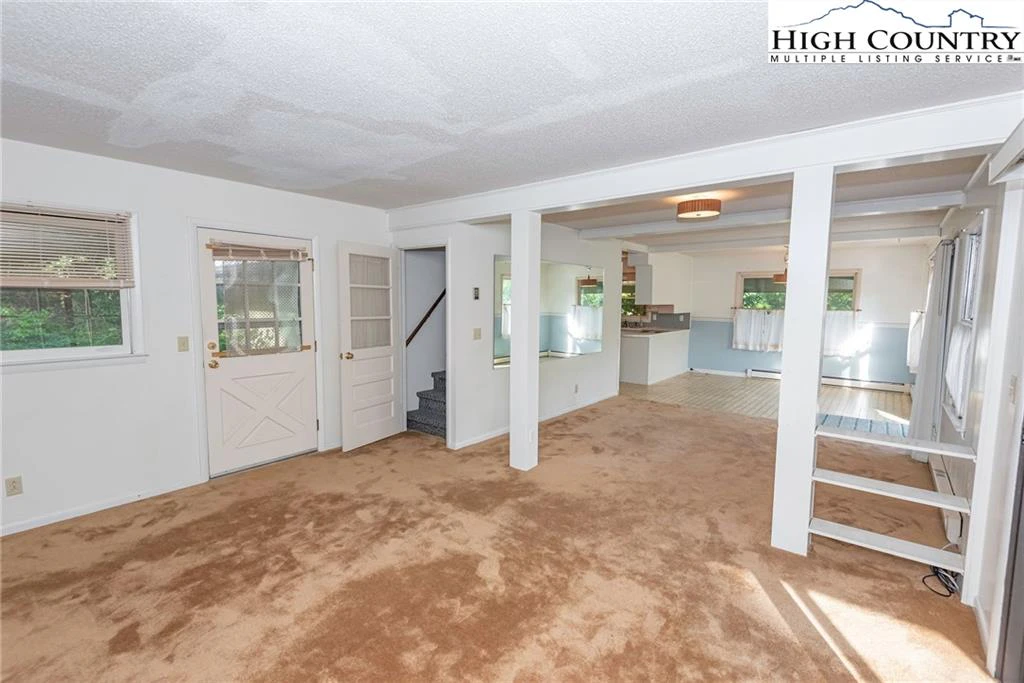 Image number 4 for the current listing