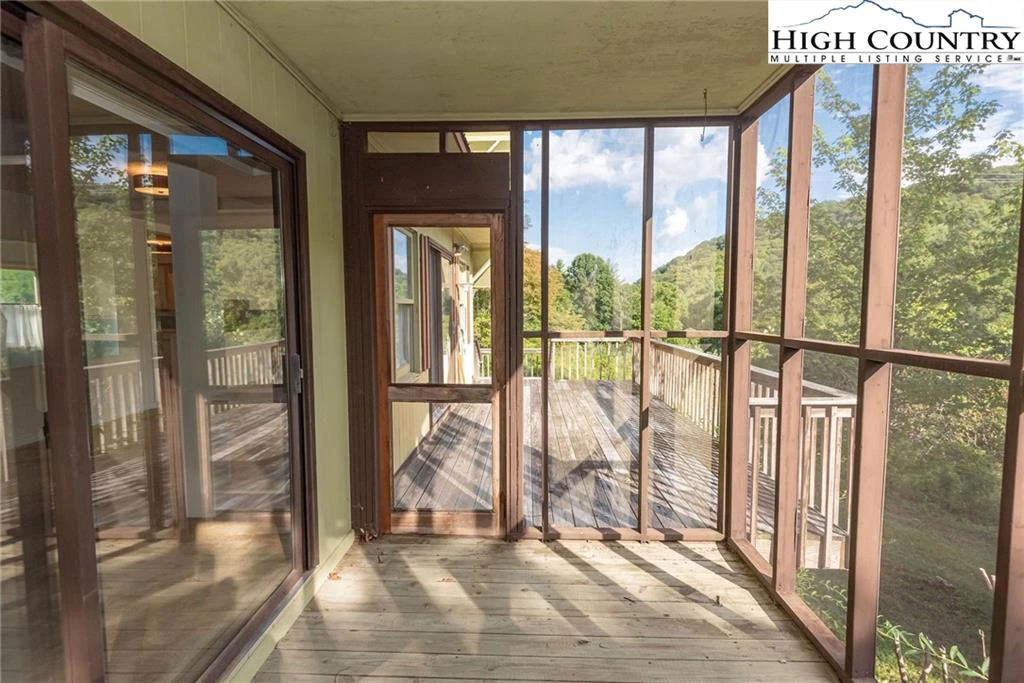 Image number 7 for the current listing