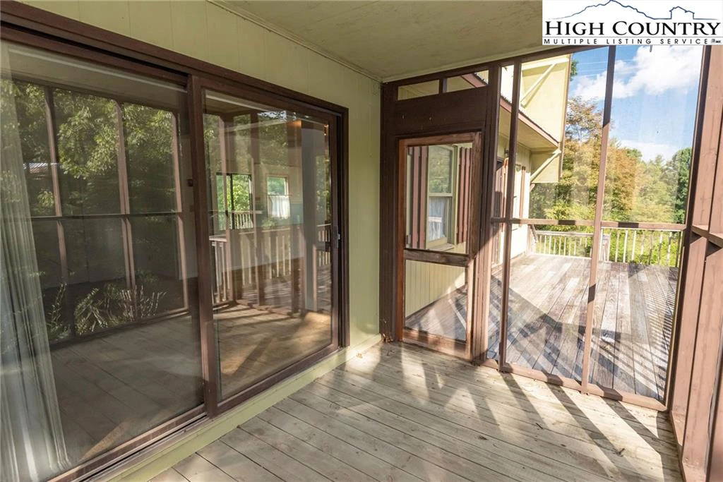 Image number 8 for the current listing