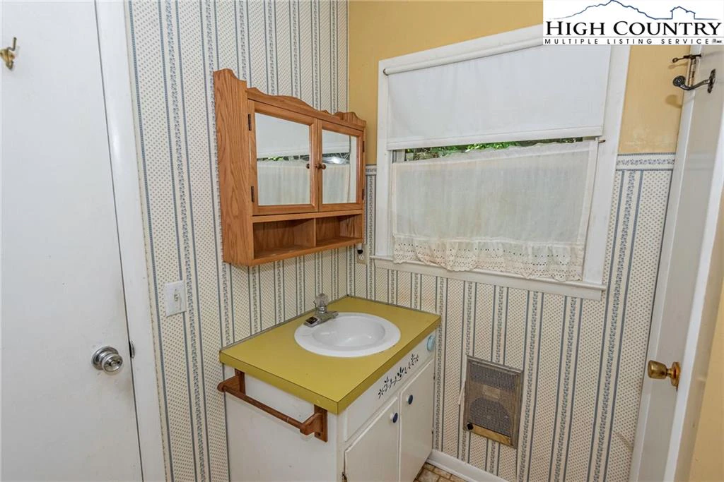 Image number 2 for the current listing