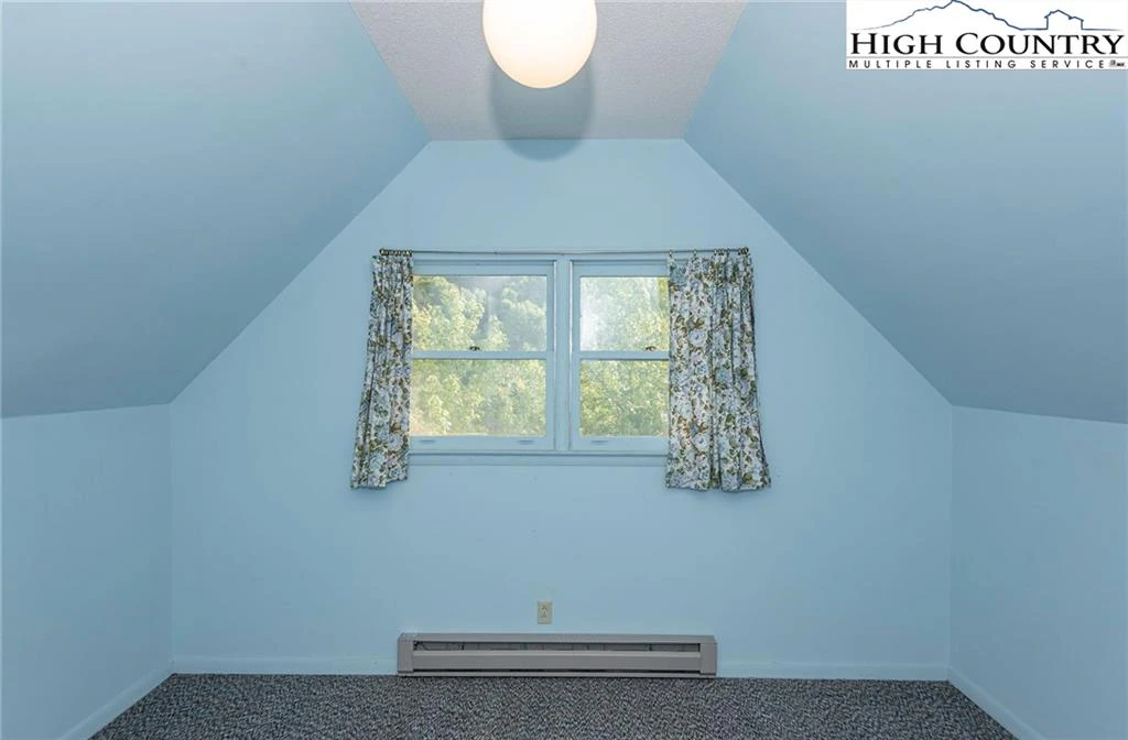 Image number 13 for the current listing