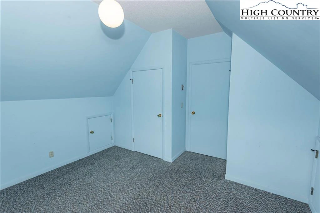 Image number 14 for the current listing