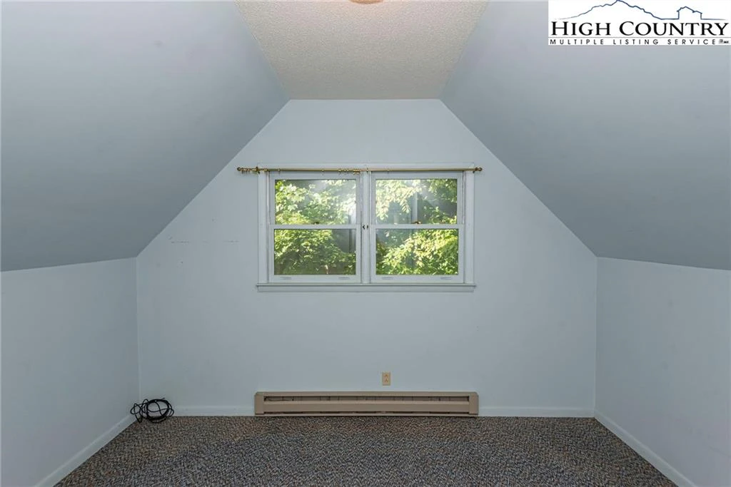 Image number 15 for the current listing