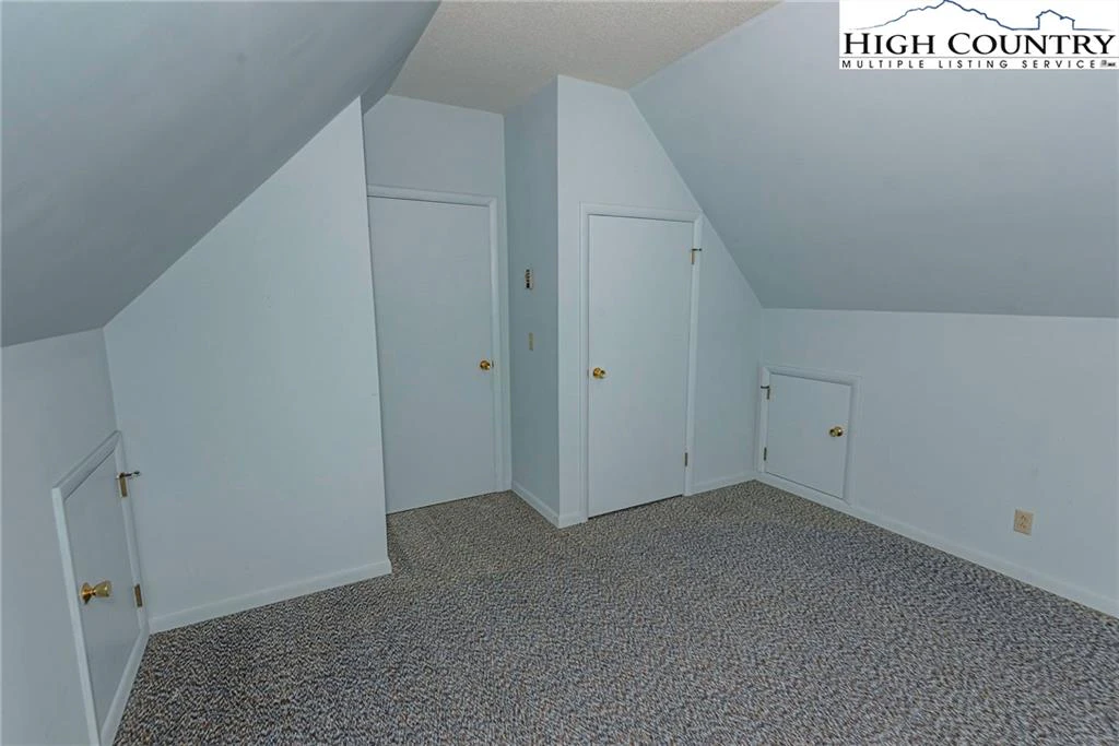 Image number 16 for the current listing