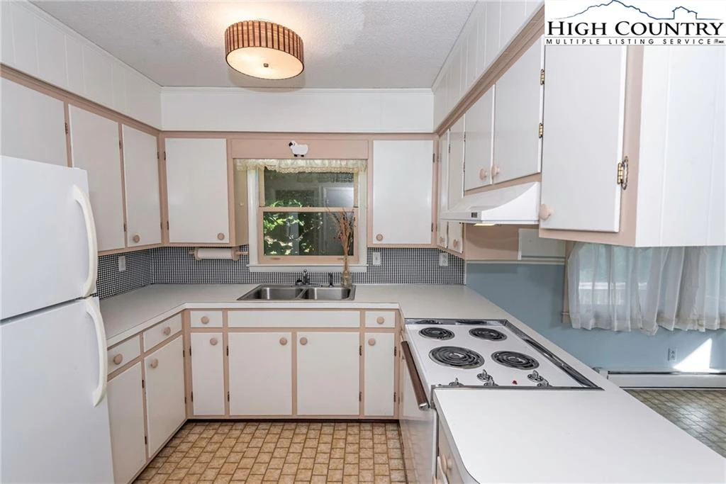 Image number 18 for the current listing