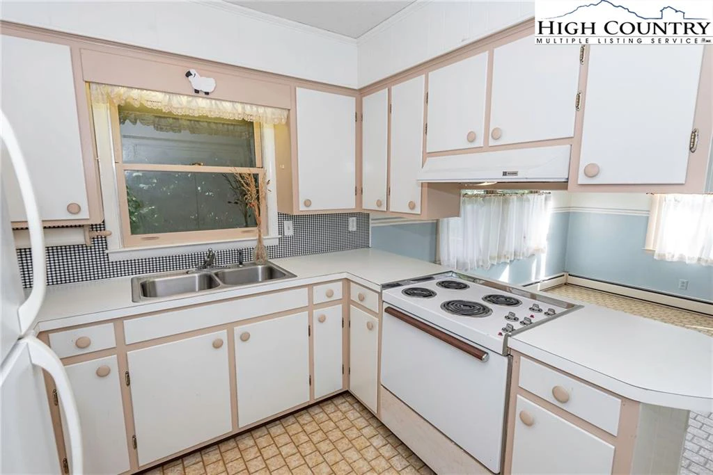 Image number 21 for the current listing