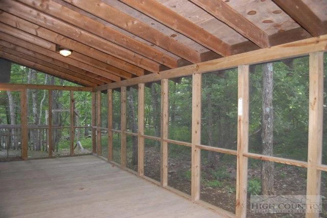 Image number 14 for the current listing