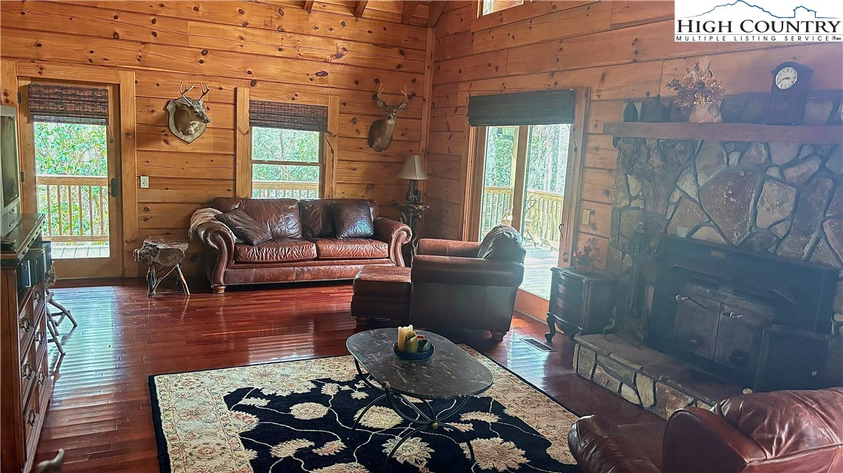 Image number 3 for the current listing