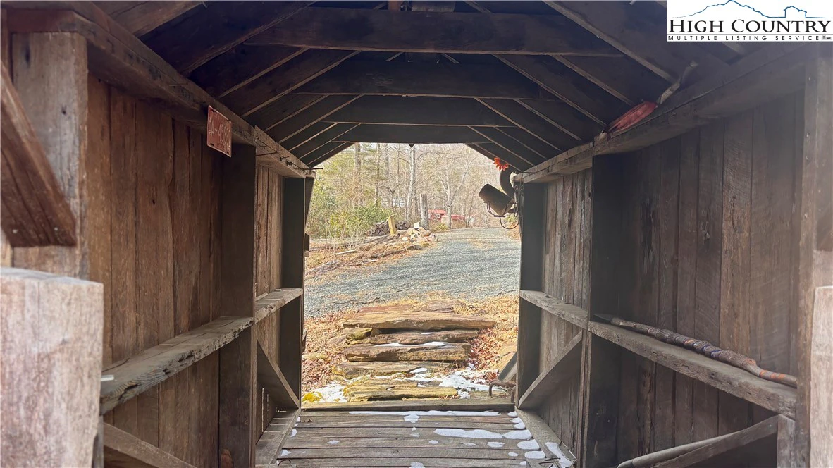 Image number 10 for the current listing