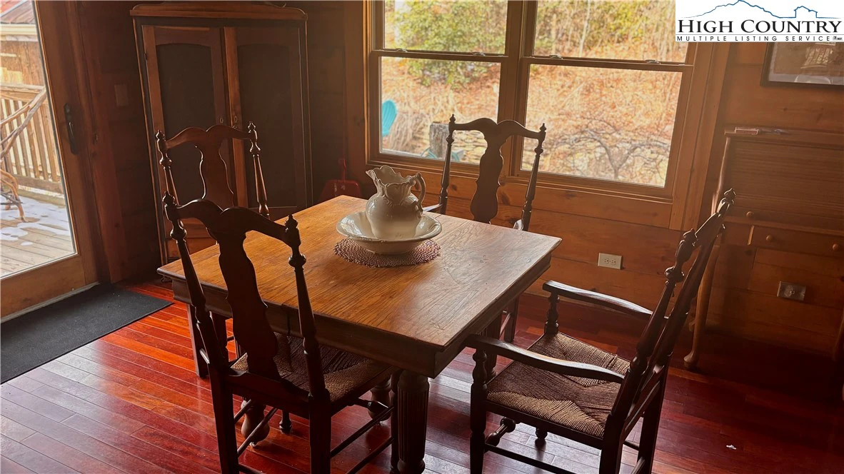 Image number 13 for the current listing