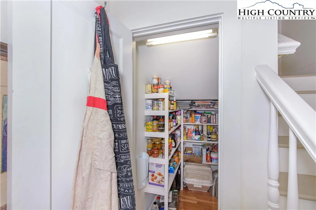 Image number 3 for the current listing