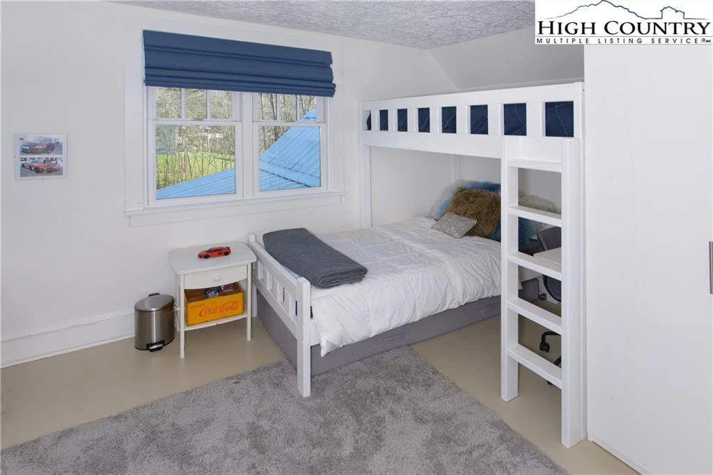 Image number 4 for the current listing