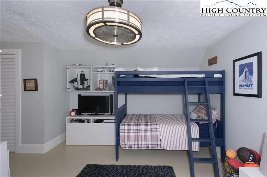 Image number 7 for the current listing