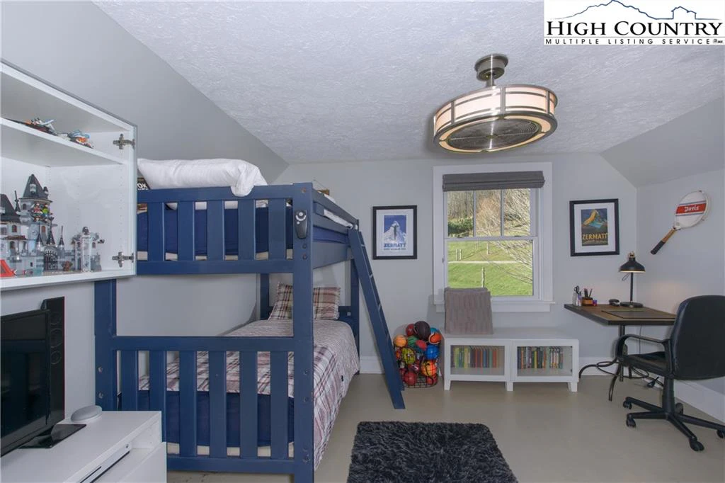 Image number 8 for the current listing