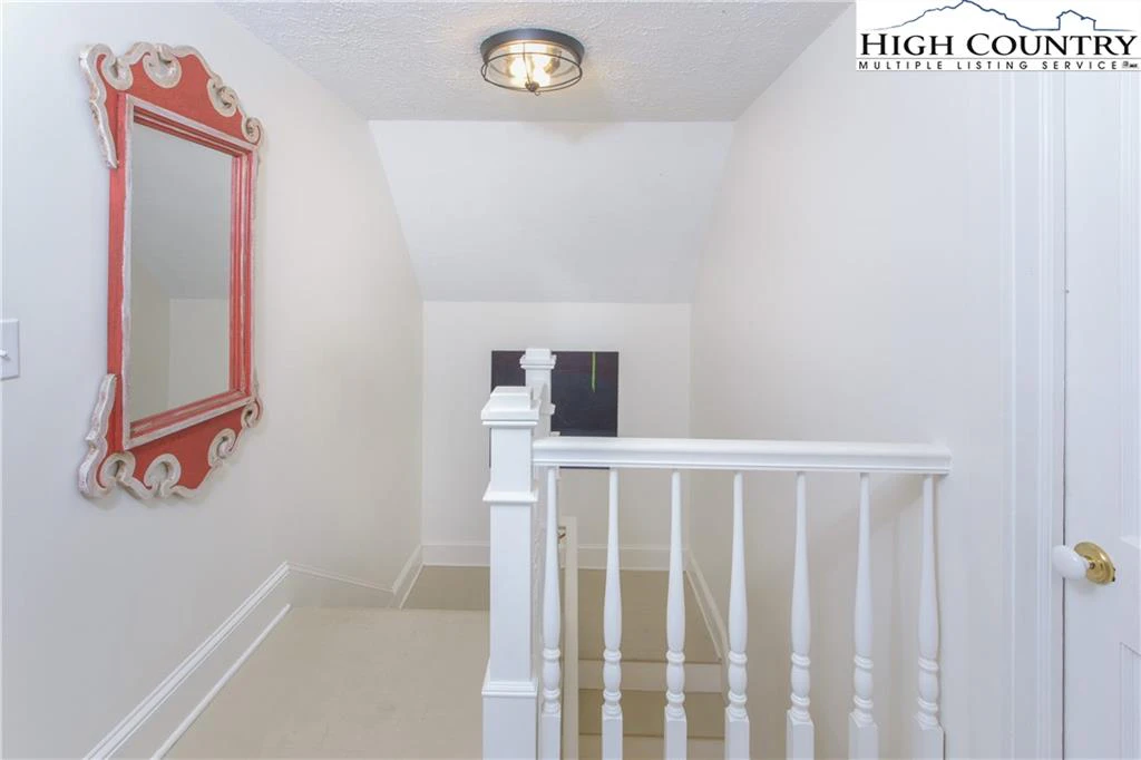 Image number 9 for the current listing