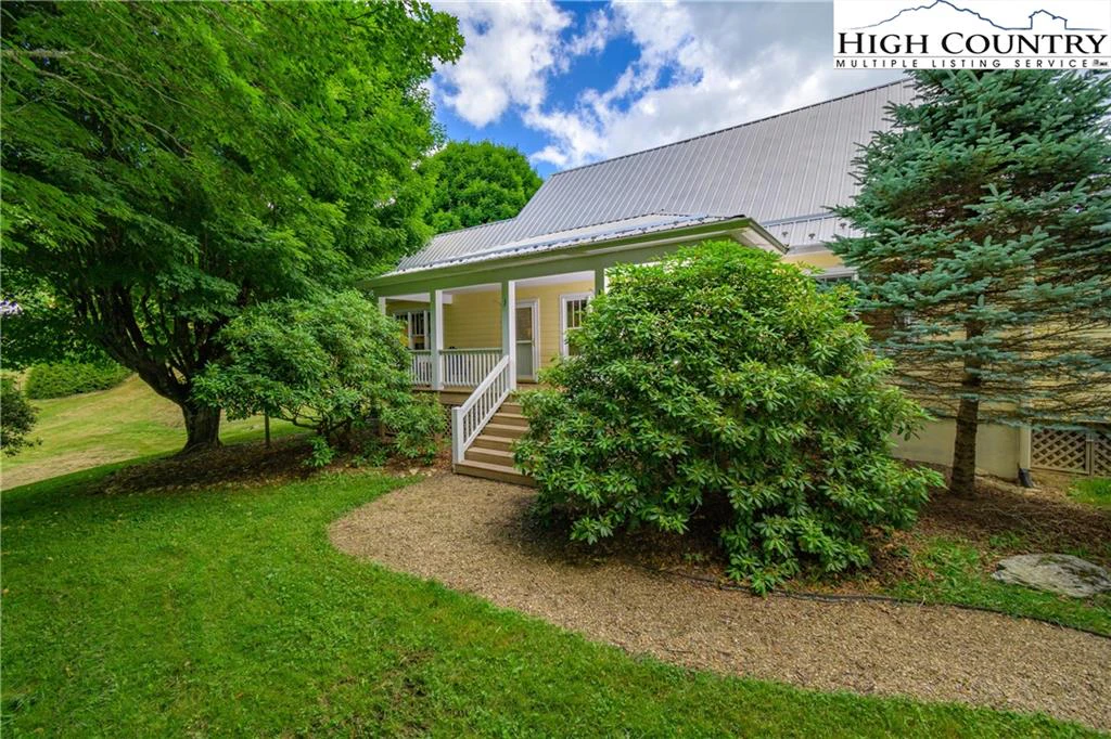 Image number 1 for the current listing