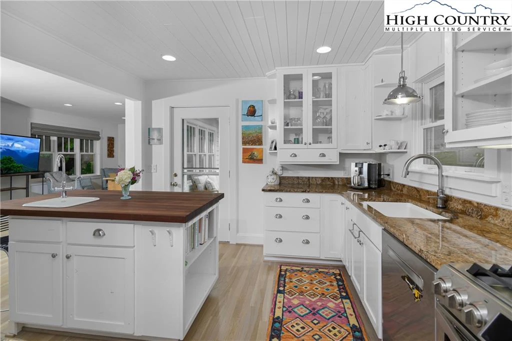 Image number 3 for the current listing