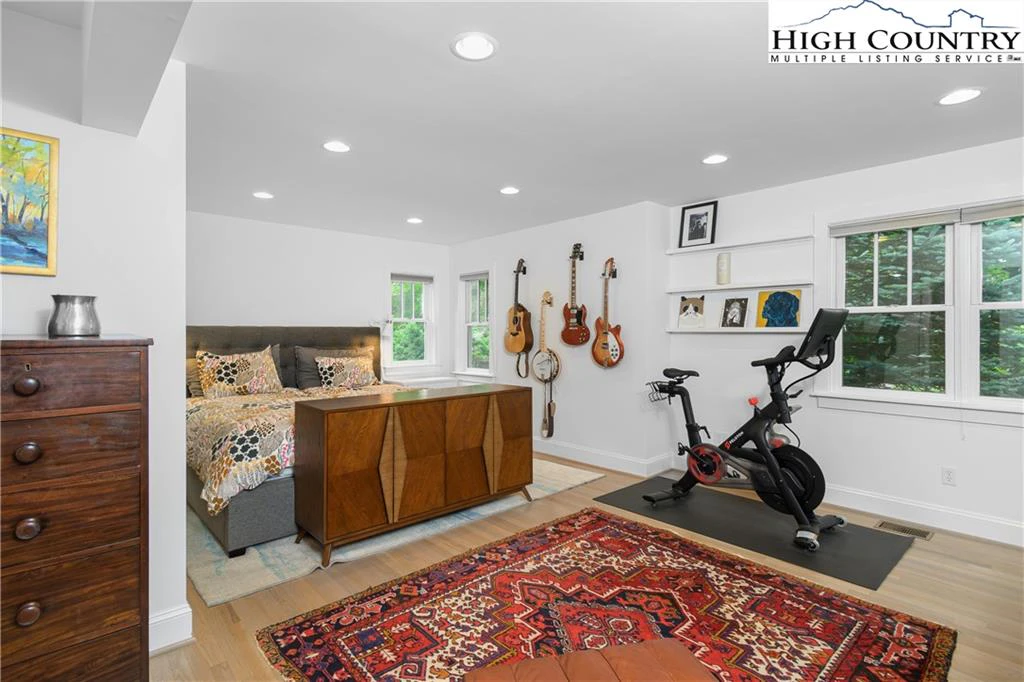 Image number 6 for the current listing