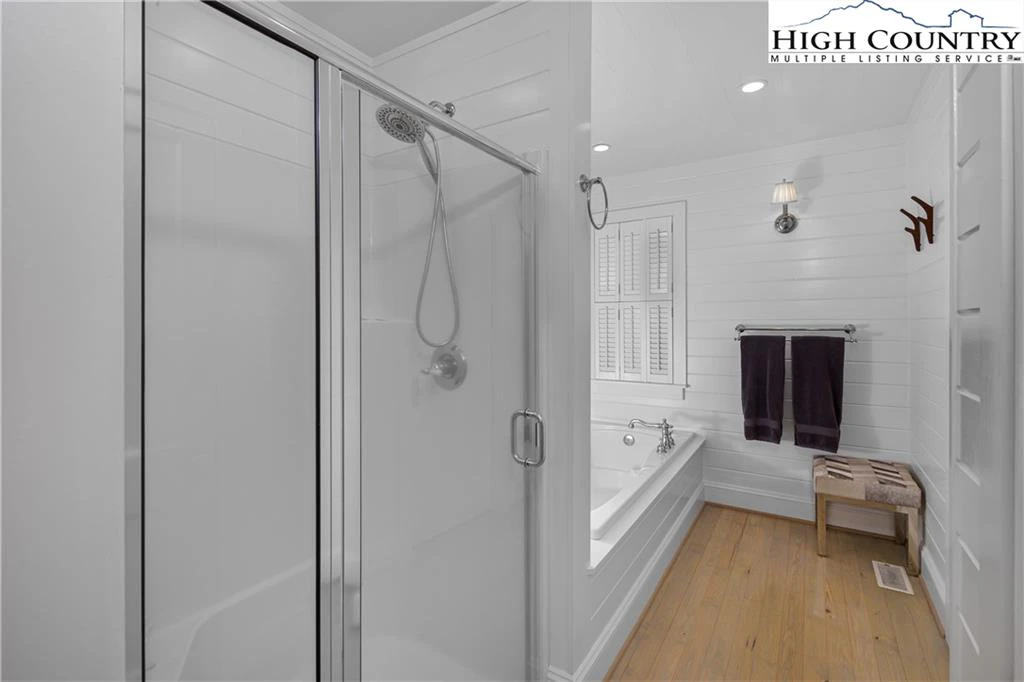 Image number 11 for the current listing