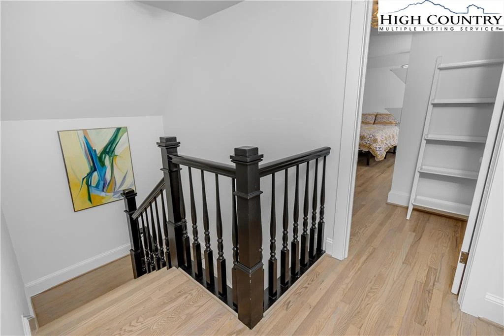 Image number 12 for the current listing