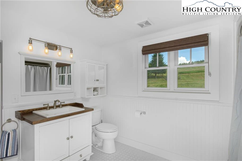 Image number 14 for the current listing