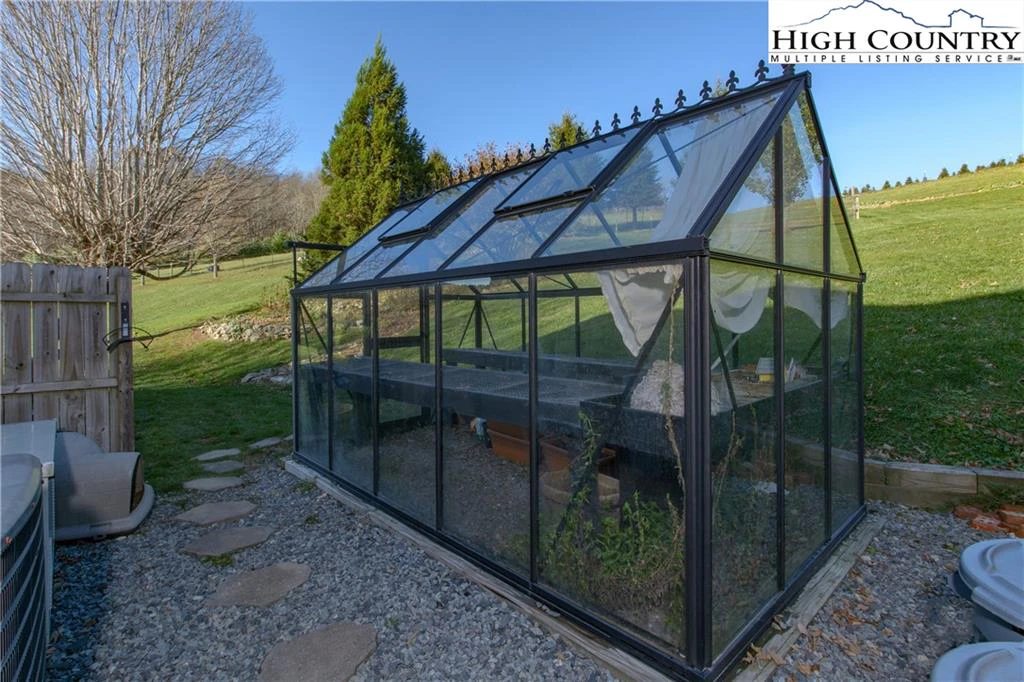 Image number 18 for the current listing