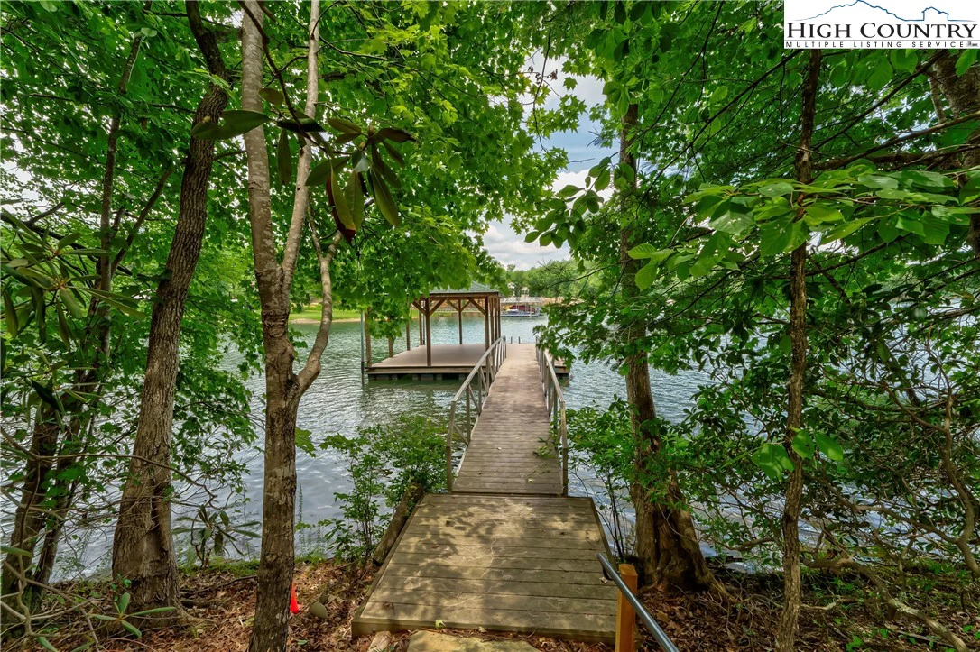 Image number 11 for the current listing