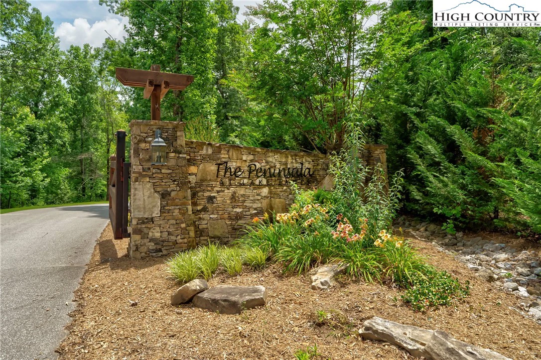Image number 14 for the current listing