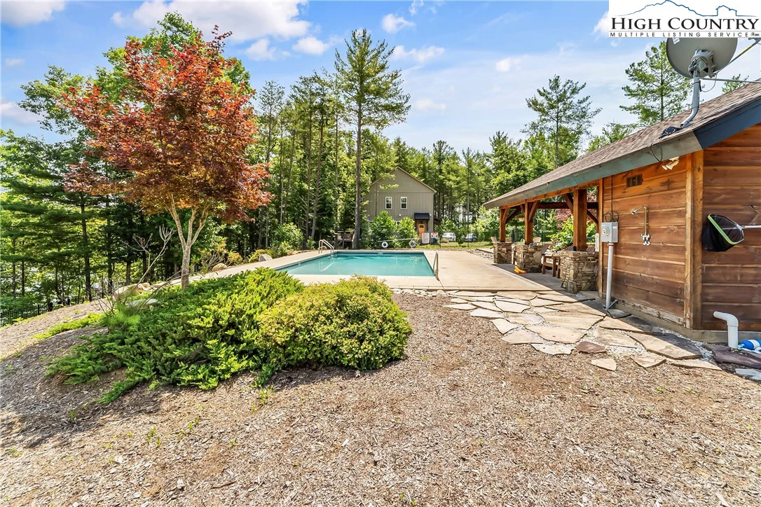 Image number 15 for the current listing