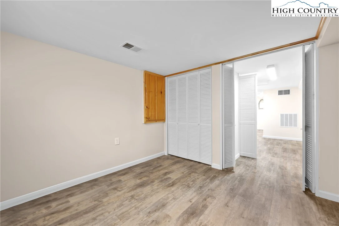 Image number 7 for the current listing