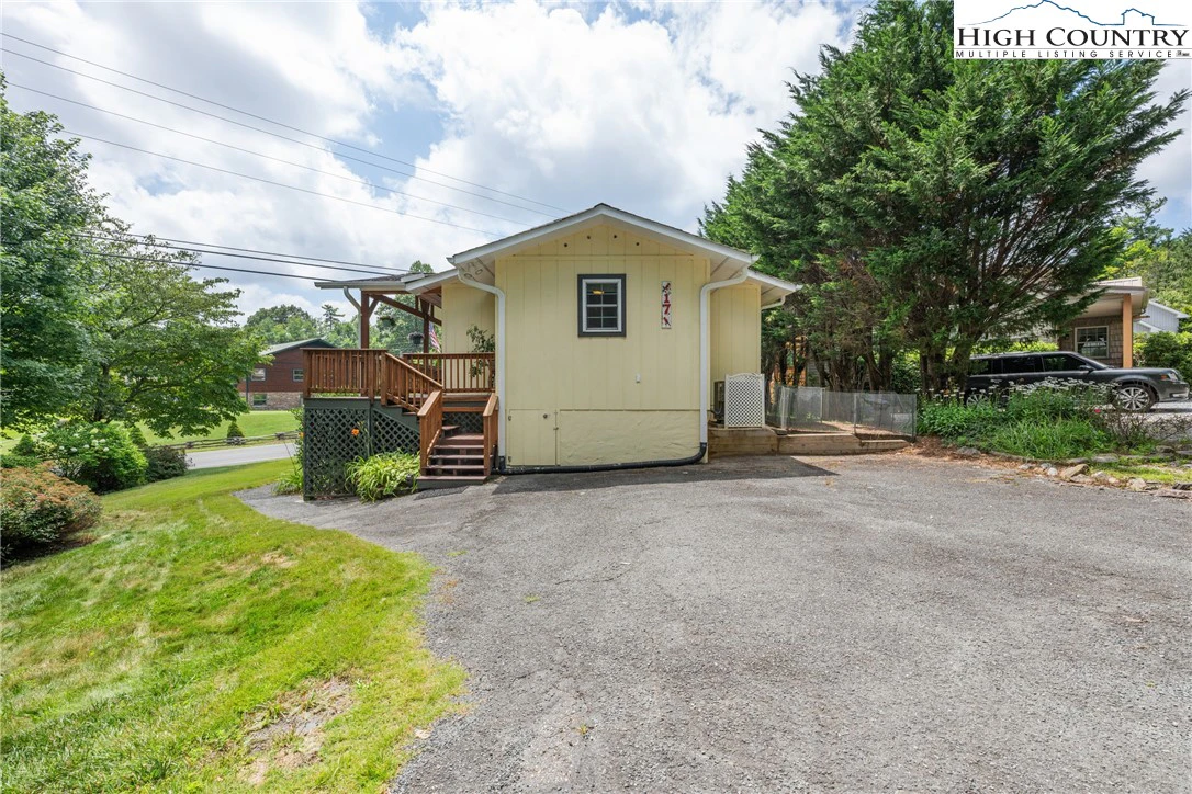 Image number 21 for the current listing