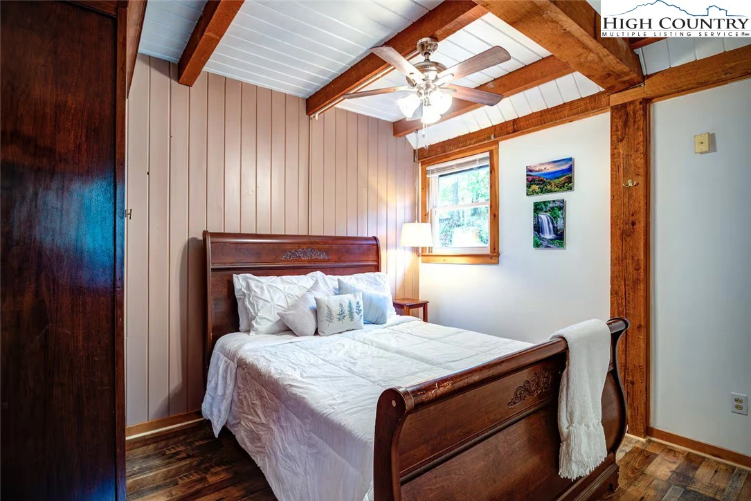 Image number 4 for the current listing