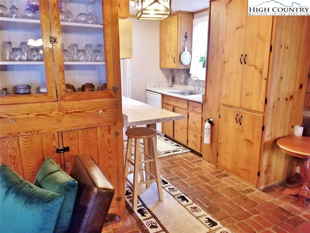 Image number 10 for the current listing