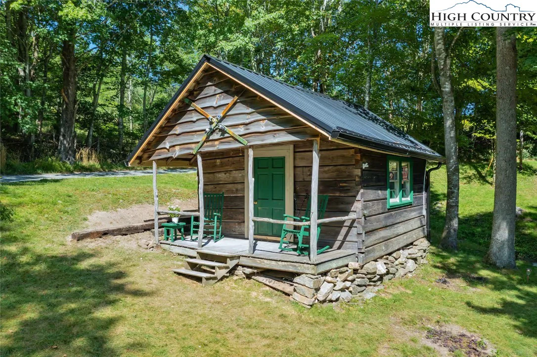 Image number 14 for the current listing