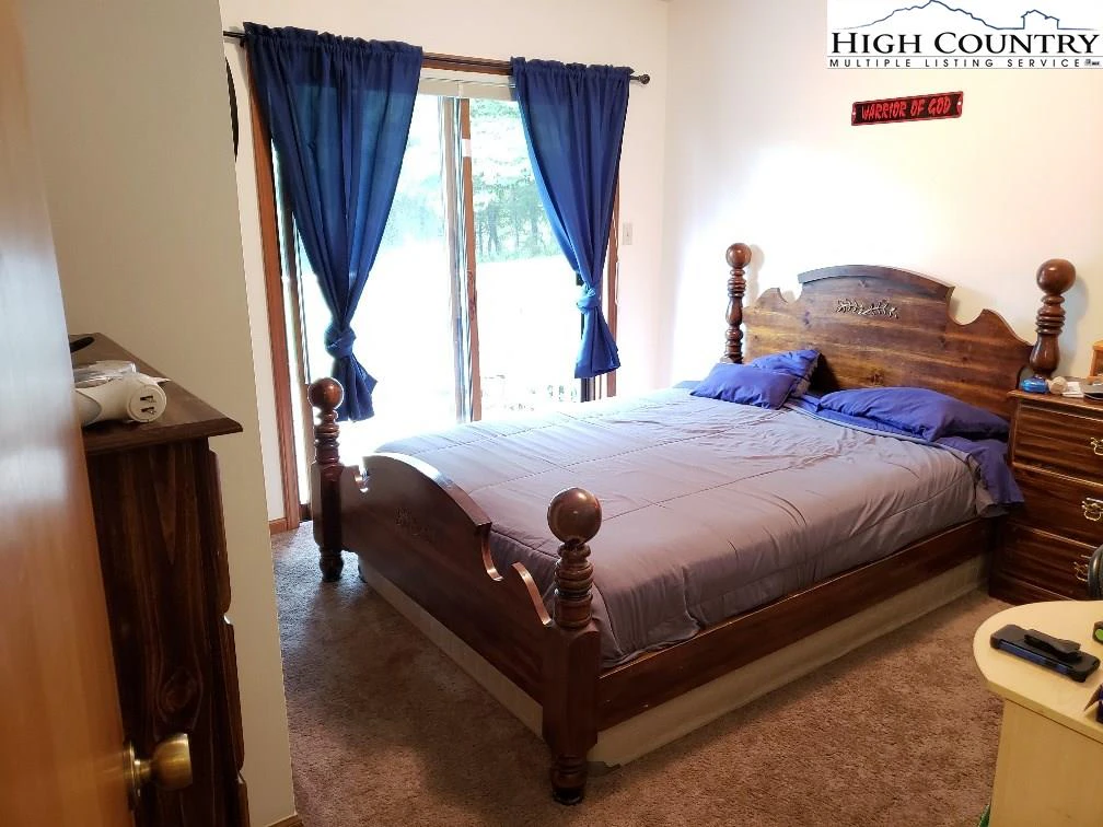Image number 10 for the current listing