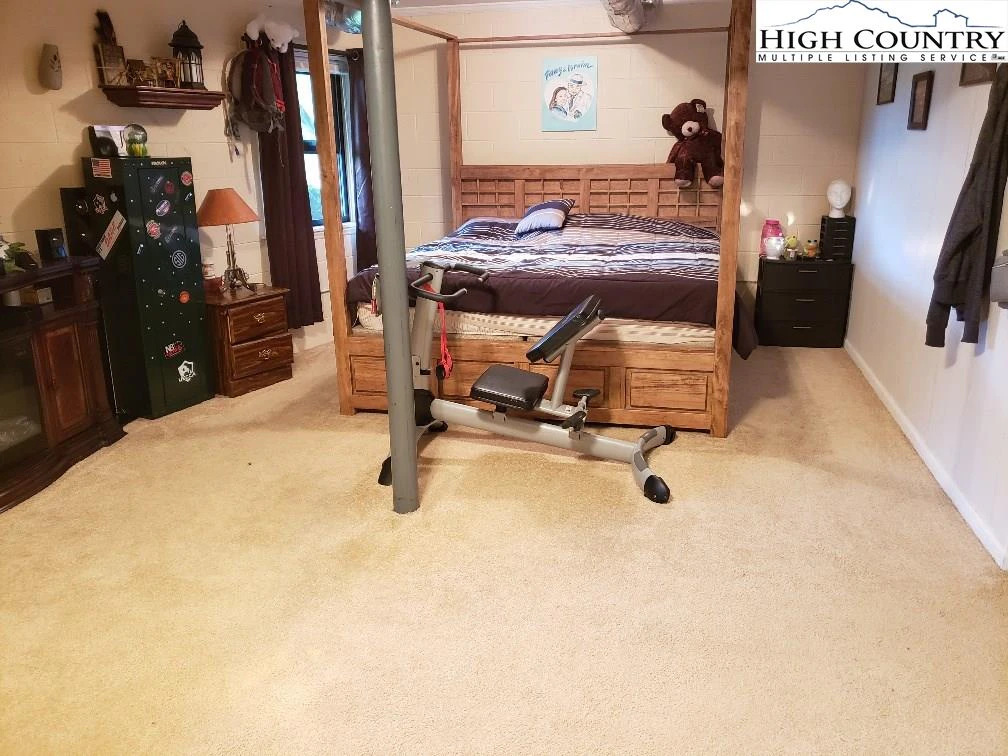 Image number 2 for the current listing