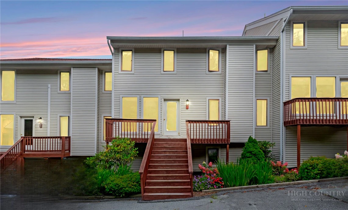 Image number 1 for the current listing