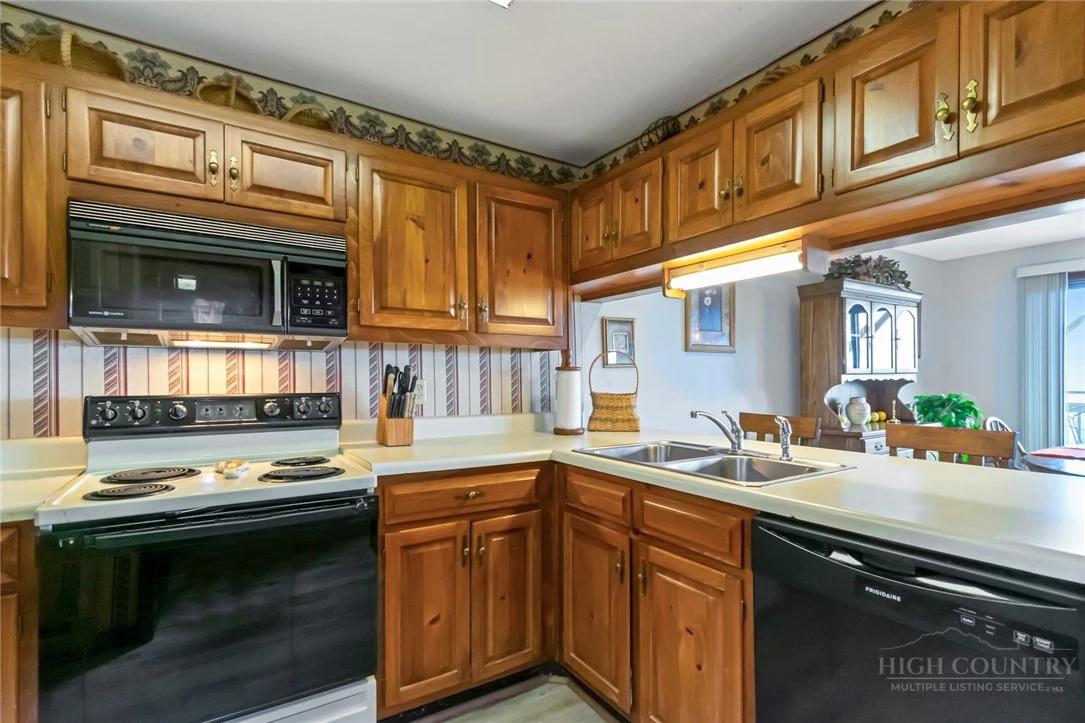 Image number 2 for the current listing