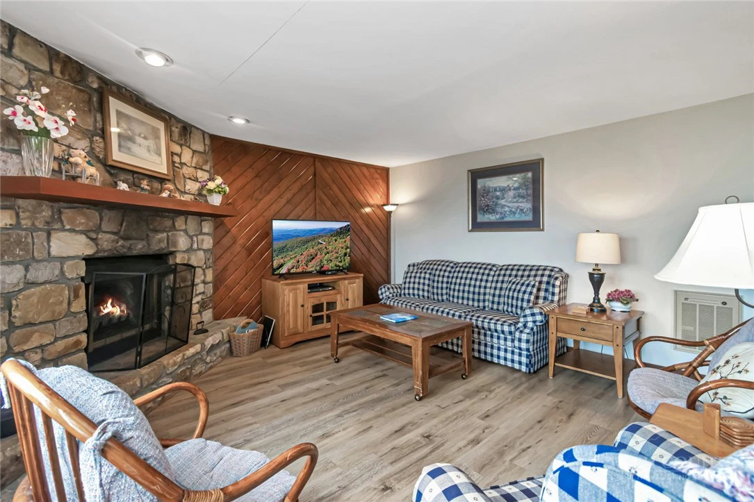 Image number 12 for the current listing