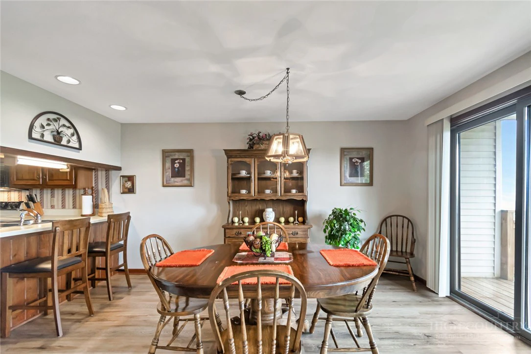 Image number 11 for the current listing
