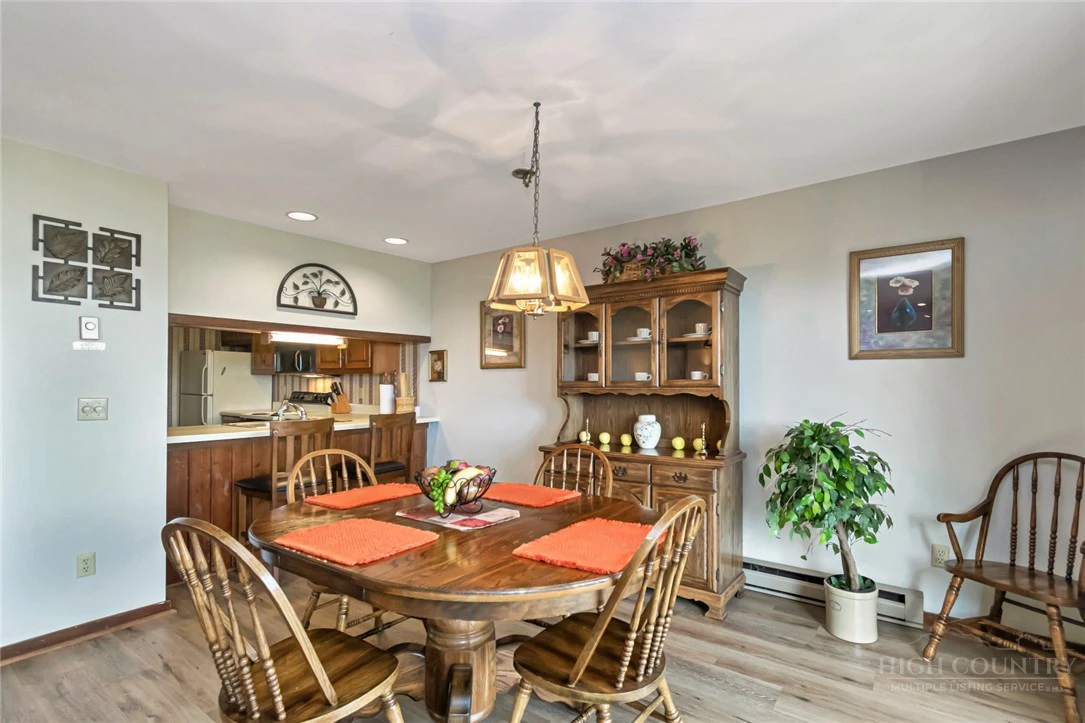Image number 8 for the current listing