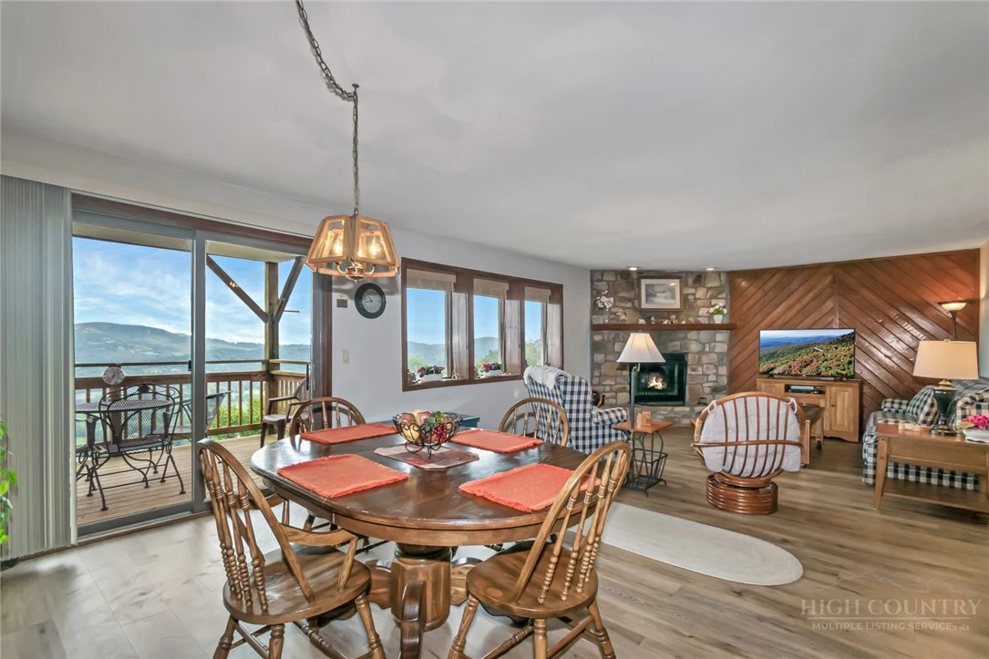 Image number 7 for the current listing