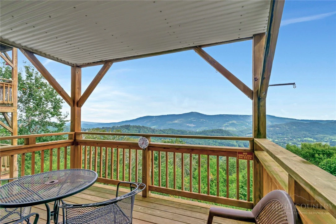 Image number 4 for the current listing